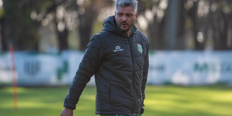 Munúa seguirá al frente de Banfield ya que no pueden pagar la rescisión de su contrato