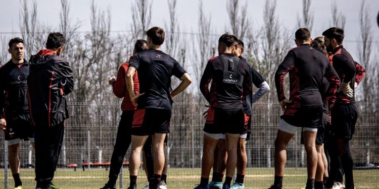 Rodolfo De Paoli comienza a armar el equipo para enfrentar a Temperley