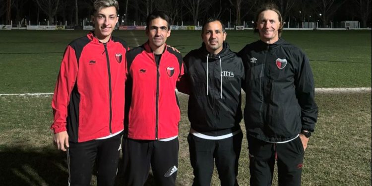 El Polaco Bastía fue presentado como DT… ¡Con ropa de Colón!
