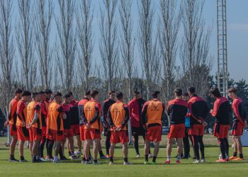 Dos equipos, dos esquemas y sin un referente: las pruebas de De Paoli