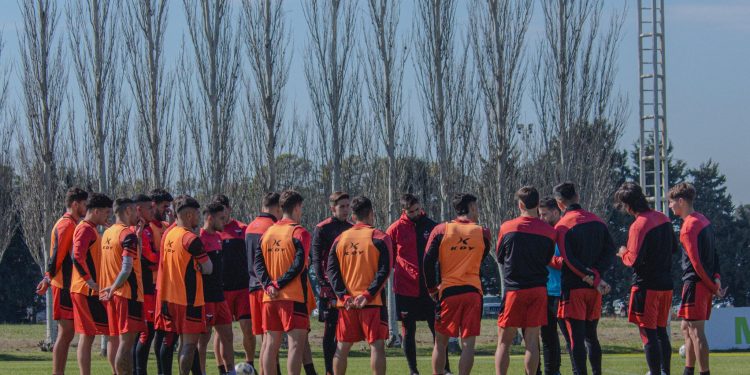 Dos equipos, dos esquemas y sin un referente: las pruebas de De Paoli