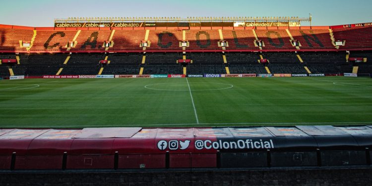 A Colón le embargaron las cuentas por un millonario juicio laboral