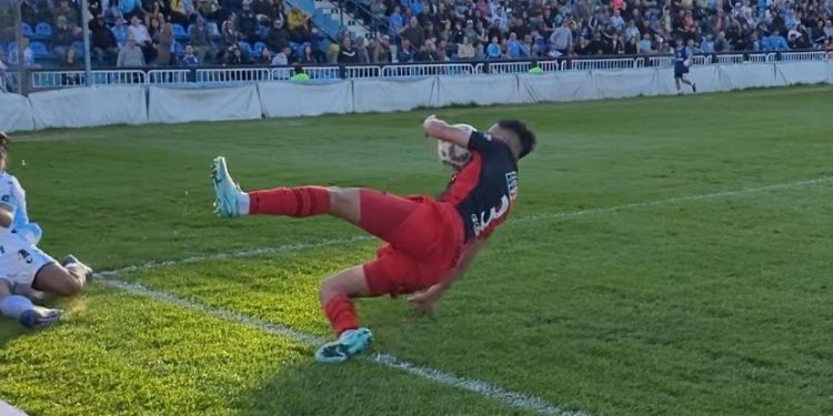 Talpone: «El línea dice que no ve penal y el árbitro no confirma que lo ve»