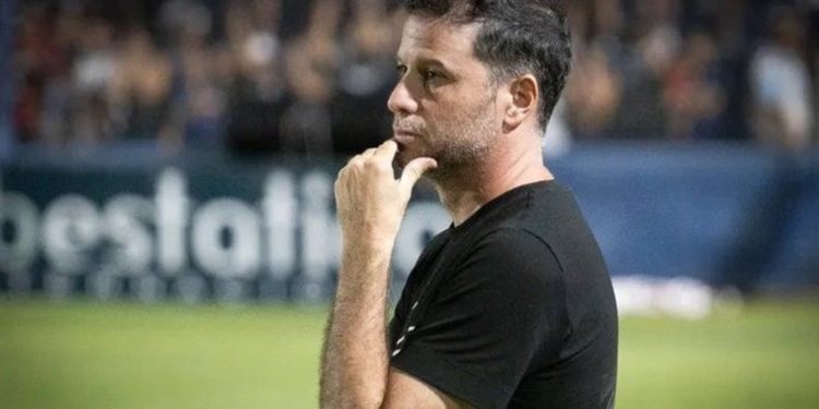 De Paoli está obligado a cambiar y hoy comienza a definir el equipo