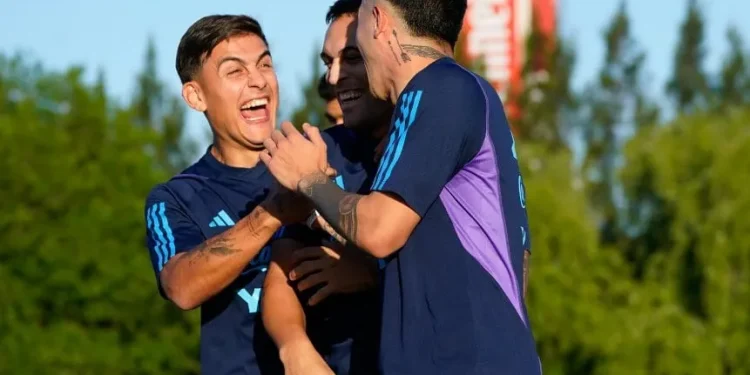 Ante la ausencia de Messi y Di María, ¿Cómo sería la delantera de la Selección Argentina?