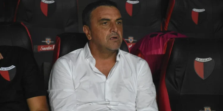 Este lunes Colón presentaría a Osella como nuevo DT