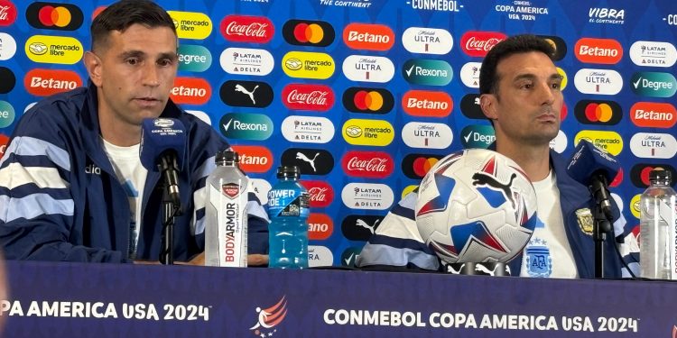 Balón de Oro: Scaloni, el Dibu, Lautaro Martínez y Garnacho son los argentinos nominados a distintos premios