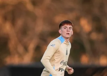 Valentín Barco quedó afuera del banco de suplentes de la Selección Argentina