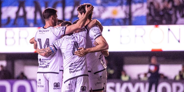 San Martín de San Juan sufrió un golpazo ante All Boys y se festejó en Tucumán