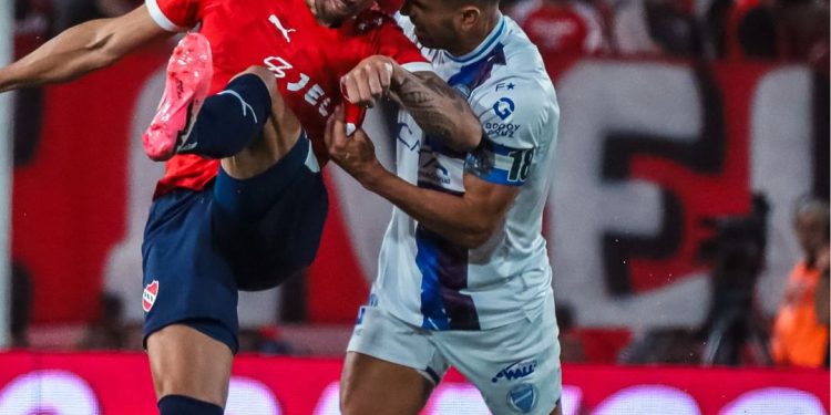 Independiente lo ganaba con gol de Loyola, pero el Tomba lo empató en el final