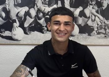 Zahir Yunis firmó su primer contrato profesional con Colón