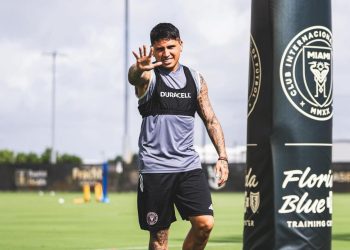 Facu Farías se mostró con la camiseta de un equipo argentino que no es Colón
