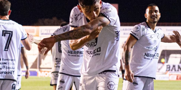 All Boys ganó, gustó, goleó a Agropecuario, y aseguró un lugar en el reducido