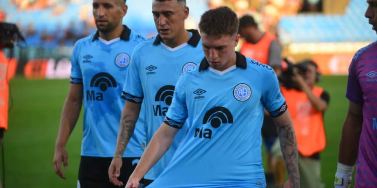 Belgrano no pudo concretar sus chances, y sobre la hora perdió ante Platense