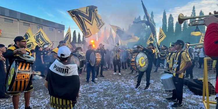 Banderazo y viaje del Deportivo Madryn para visitar a Colón