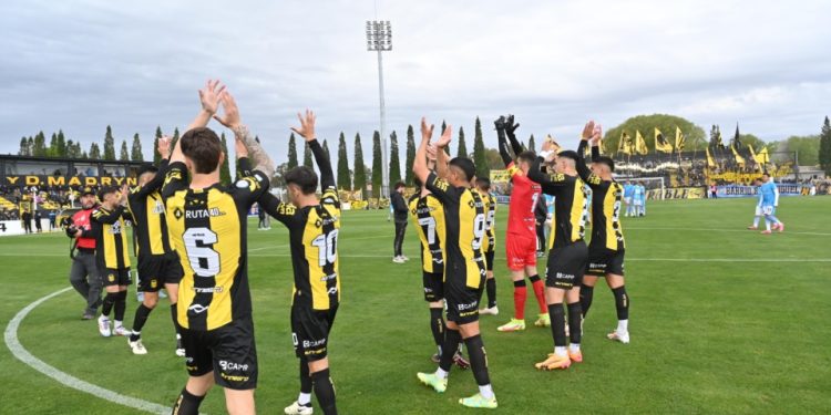 Deportivo Madryn ganó, se alejó de Colón y pelea la punta