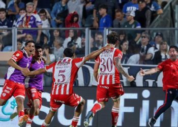 Fernando Espinoza casi frustra el tercer gol de Unión