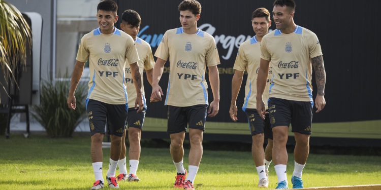 Selección: Las dudas que tiene Scaloni para jugar con Bolivia