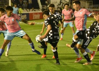 Gimnasia de Mendoza, otro de los de arriba que no pudo ganar en la zona de Colón