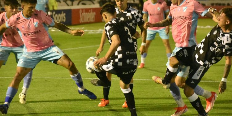 Gimnasia de Mendoza, otro de los de arriba que no pudo ganar en la zona de Colón