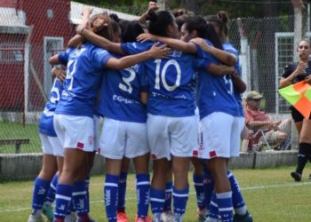 Unión goleó a Defensa y sueña con el ascenso