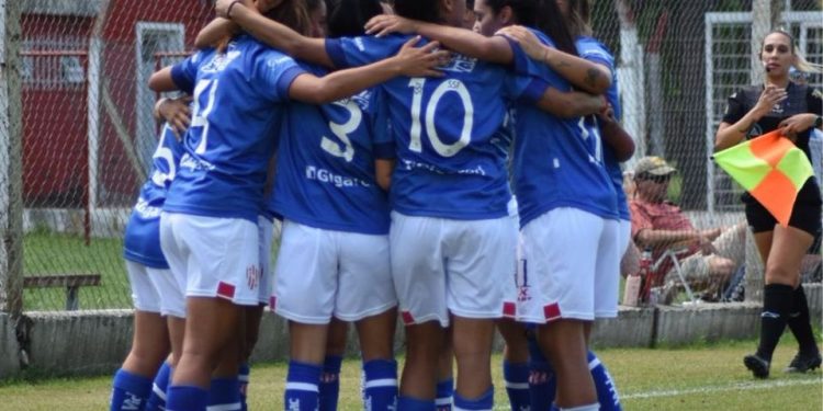 Unión goleó a Defensa y sueña con el ascenso