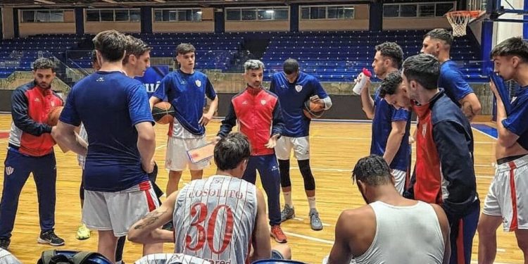 Unión ganó en Uruguay antes del estreno oficial en la LNB