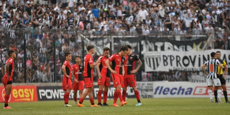 El uno por uno del empate de Colón ante Chaco For Ever