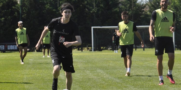 Spreen tuvo su primer entrenamiento con Deportivo Riestra