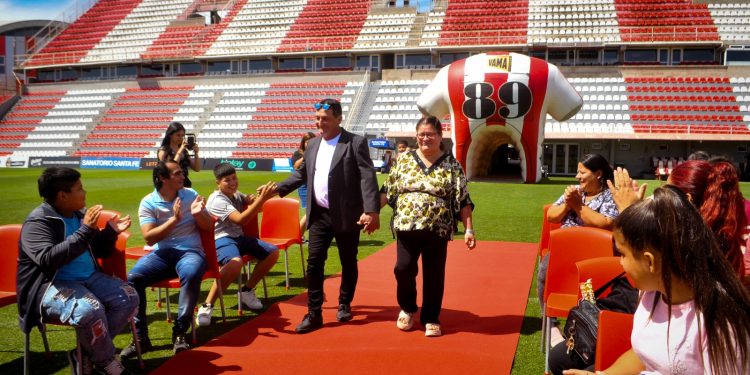 Se llevaron a cabo los primeros casamientos en el Estadio 15 de Abril