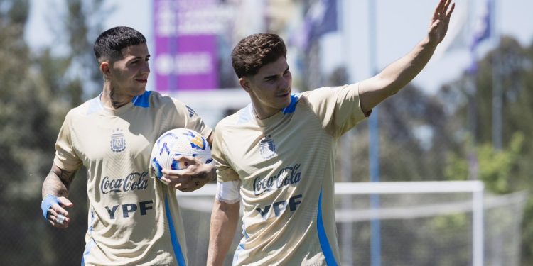 La Selección Argentina tuvo su último entrenamiento antes de viajar a Paraguay