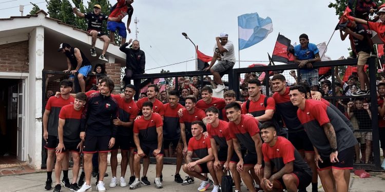 Los Sabaleros y un banderazo en la previa al duelo ante All Boys