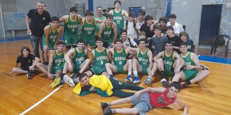 Regatas barrió a UNL y ascendió