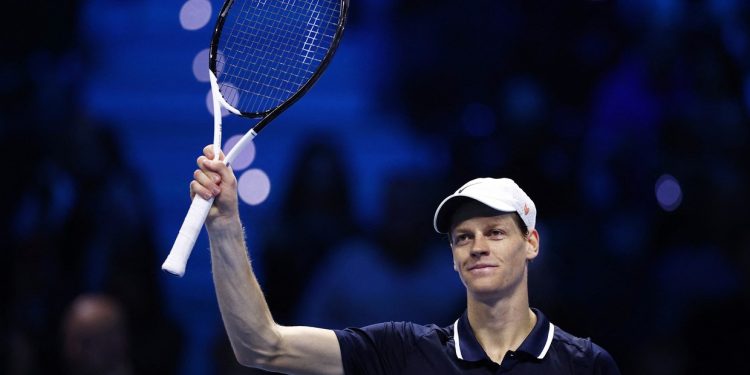 Jannik Sinner y Taylor Fritz definirán este domingo quien será el maestro del tenis mundial