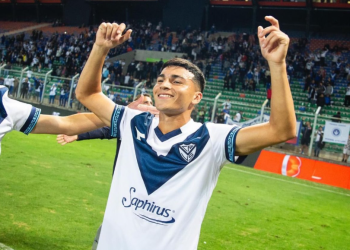 Vélez le rescindió el contrato a Alejo Sarco, quien participó de la Copa Potrero