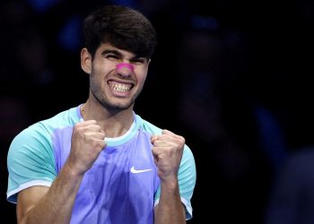 ATP Finals, día 4: Alcaraz volvió a sonreír, y Zverev está a un paso de clasificar a las semifinales
