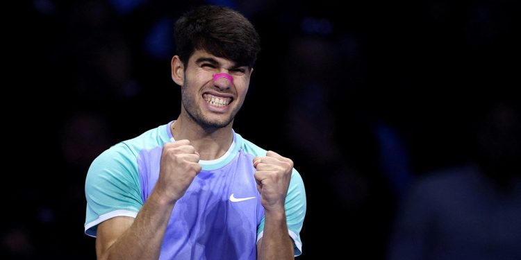 ATP Finals, día 4: Alcaraz volvió a sonreír, y Zverev está a un paso de clasificar a las semifinales