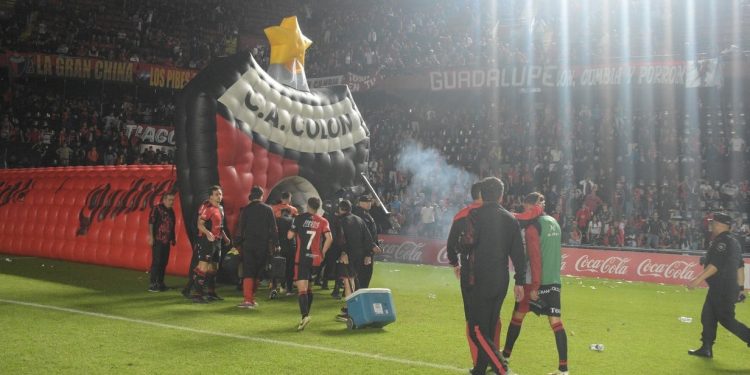 «Colón 2024»: 39 partidos, 4 entrenadores y otro doloroso fracaso