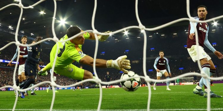 El Dibu Martínez nuevamente fue determinante: fue clave en el empate de Aston Villa ante Juventus