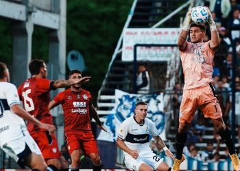 Gimnasia no pudo aprovechar la ventaja numérica y empató ante Central Córdoba