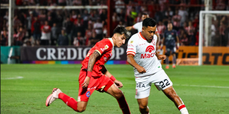 Instituto volvió a la victoria frente a Argentinos Juniors tras cinco fechas