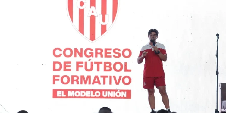 Con Pumpido, Tocalli y Pekerman, se cierra el Congreso de Fútbol Formativo de Unión