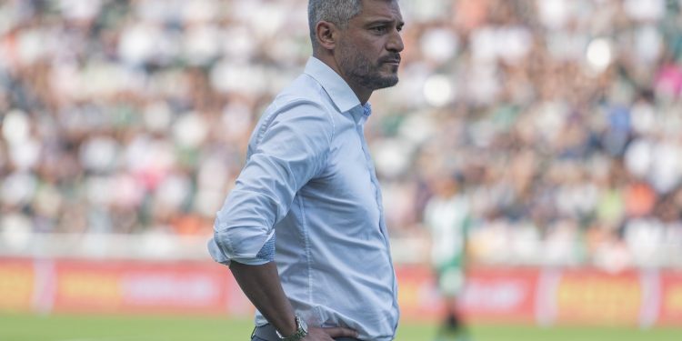 Banfield anunció la salida de Gustavo Munúa