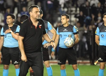 Los detalles de la fría despedida de Osella al plantel de Colón