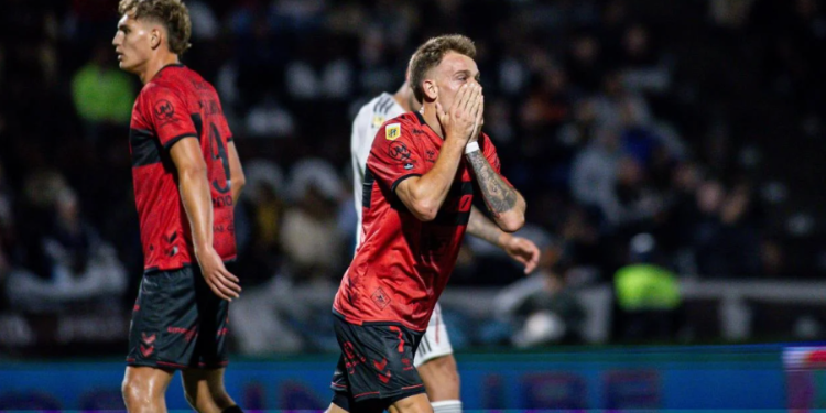 Por un fallo arbitral de Fernando Espinoza, Platense se conformó con un empate con sabor a nada: 0 a 0 ante Riestra