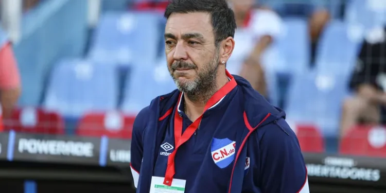 Álvaro Recoba sobre Colón: «Hoy no hay nada confirmado, si hay posibilidades»