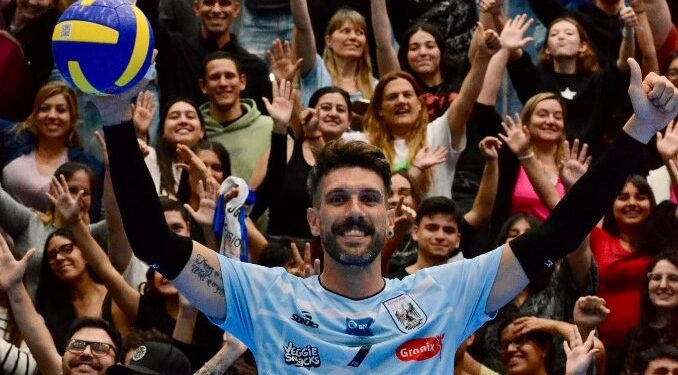 Facundo Conte se retiró del vóley en el triunfo de Ciudad Voley ante Vélez