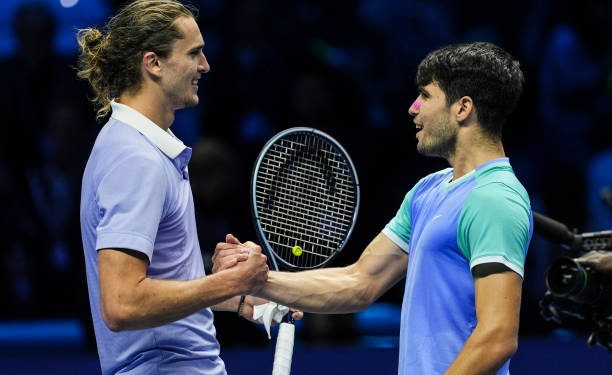 ATP Finals, día 6: Zverev despachó a Alcaraz y sacó boleto a las semifinales