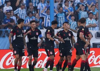 El partido del año: Estudiantes le ganó ¡5-4! a Racing y lo dejó afuera de la lucha por el campeonato
