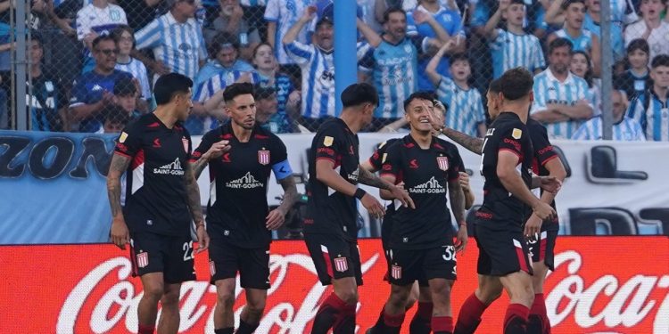 El partido del año: Estudiantes le ganó ¡5-4! a Racing y lo dejó afuera de la lucha por el campeonato